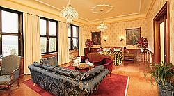Hotel Schloss Moenchstein / ����� ̸�������